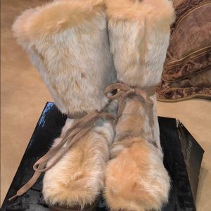 Bebe camel fur boots size 8